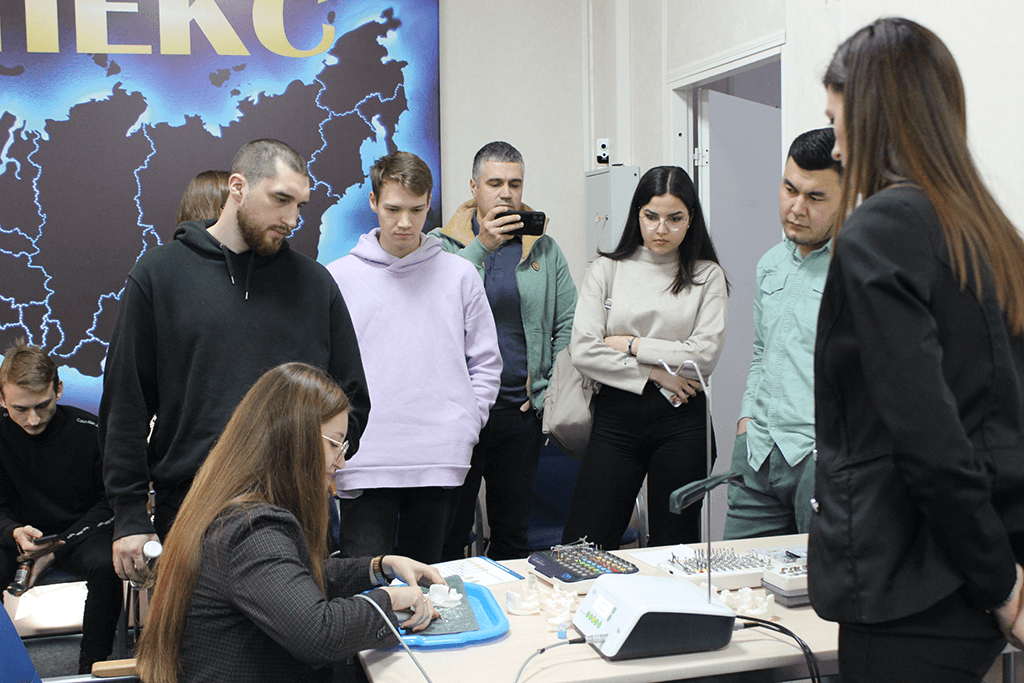 Фотоотчёт с курса Курс для студентов и ординаторов: «Протезирование с опорой на имплантаты. От планирования к реализации». Фото № 5